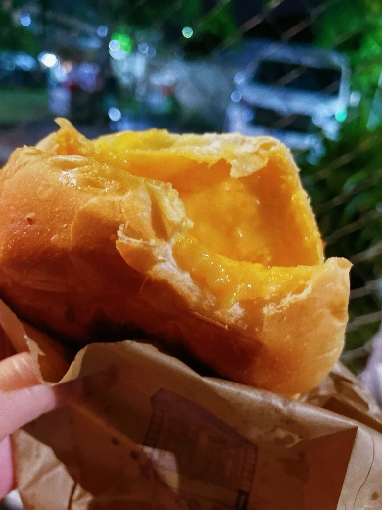 🇹🇭宵夜必吃!曼谷Phuthon Bar 傳統炭火烤麵包🥖