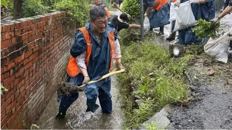 從民進黨代理秘書長何博文挖水溝,可以看到政府出了什麼大問題了
