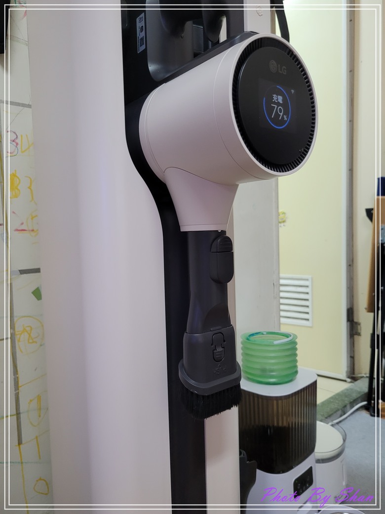 暑假家庭好幫手-LG A9X-Steam 乾濕全能無線吸塵器-All in one一台搞定吸塵、拖地再加自動集塵,真是好神器!!