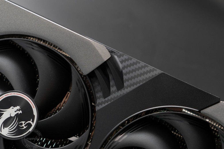MSI GeForce RTX 5070 Ti 16G VANGUARD SOC 顯示卡開箱評測 | 太空船強大渦輪靈感設計、碳纖維裝飾未來感十足