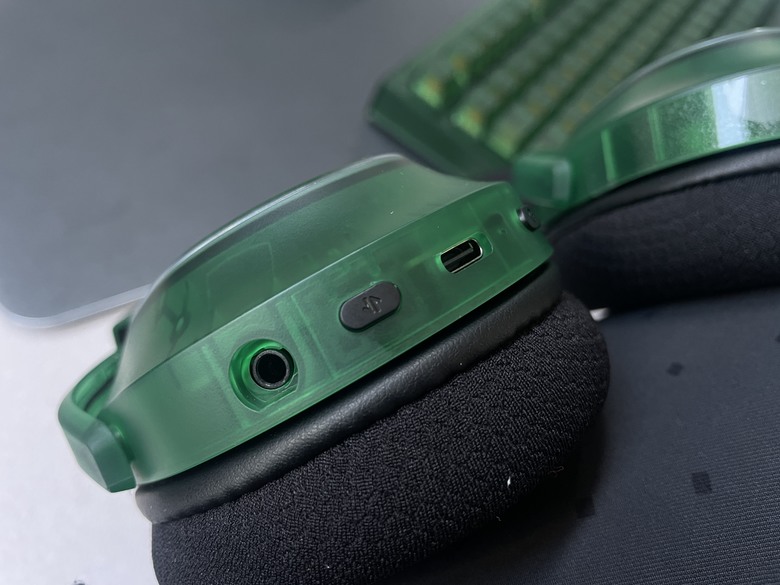 【阿洪開箱中】雷蛇 Razer Phantom 幻影綠系列整組開箱實測心得|RGB 美學全面解放,透明設計再掀桌面革命!