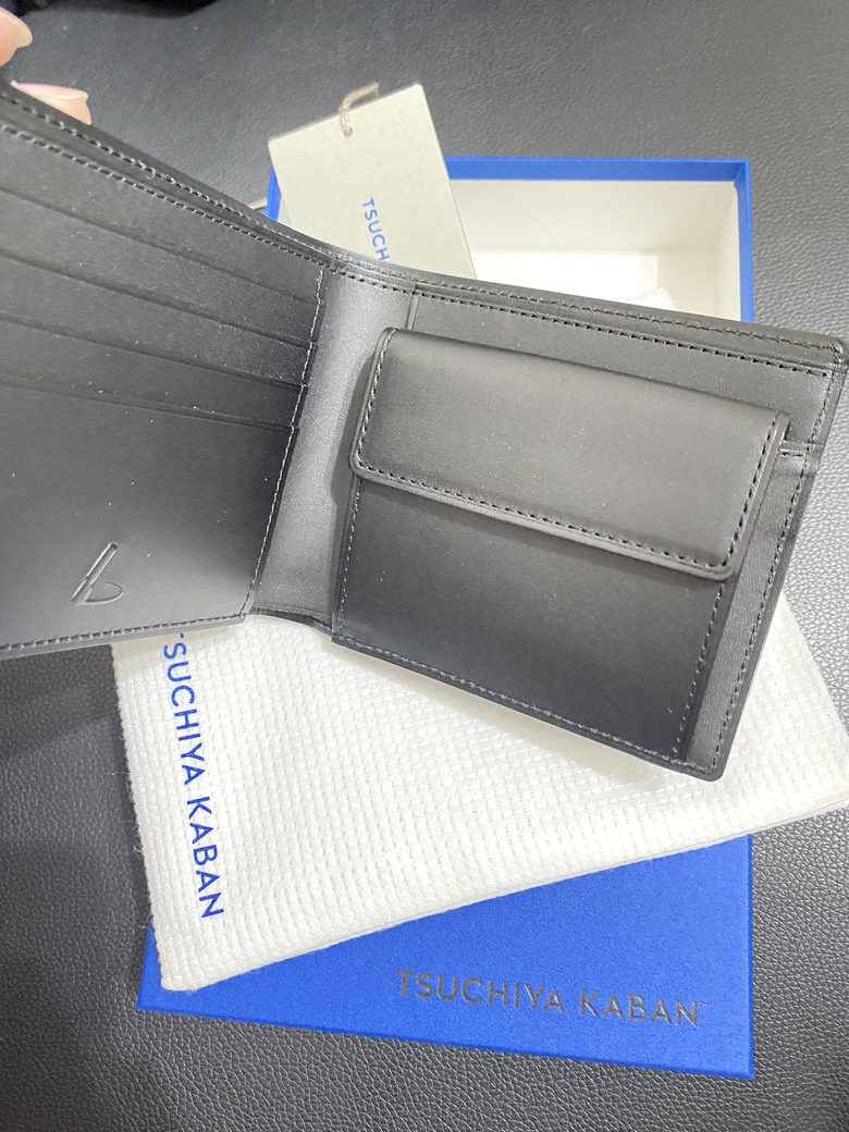【開箱】土屋鞄製造所|2025 新色「黑/黑」馬臀皮夾|購買前掙扎、品牌售後(持續更新使用心得)