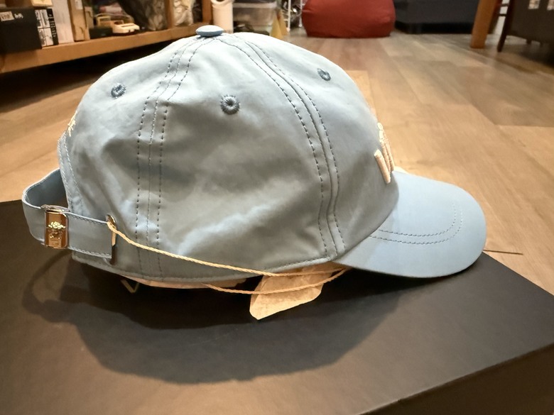 「開箱」Thom Browne 踝靴 & 四條槓毛衣 & VERSACE 帽子