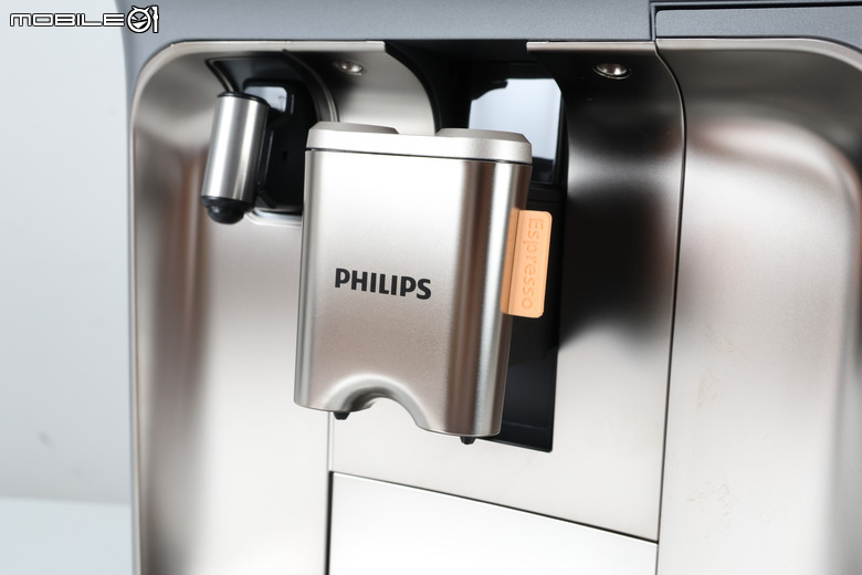 飛利浦 Philips EP5500 LatteGo 全自動義式咖啡機開箱|20種以上飲品選擇,從義式濃縮到冰雲朵拿鐵一次滿足!