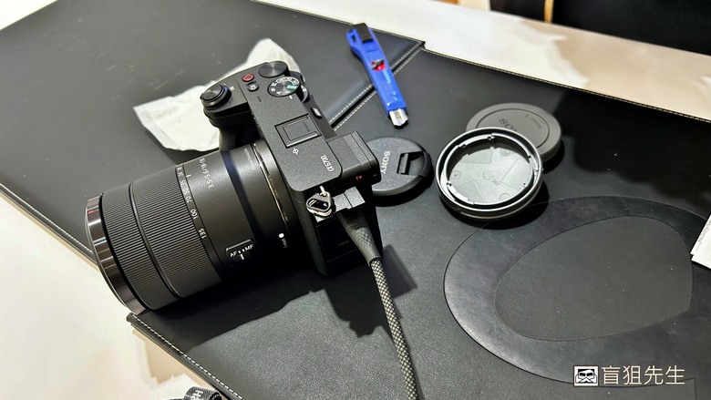 【盲狙先生傳100】SONY a6700M 被小惡魔推坑篇 | SEL18135 KIT鏡+SEL16F2.8,街拍、旅遊一次到位的入門機首選