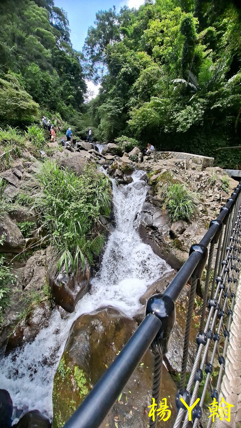 【郊山走走】草山觀瀑吊橋觀瀑、猴崁水圳古道消暑、頂湖山登山健行