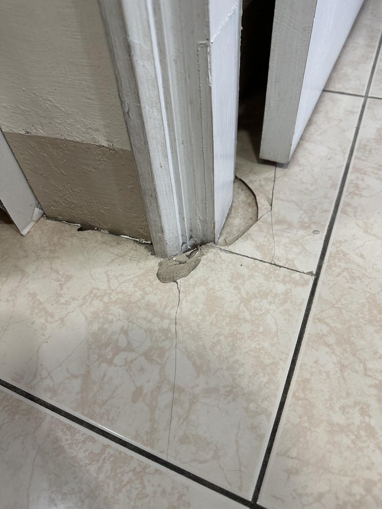 地板磁磚空鼓隆起，建議處理方式?
