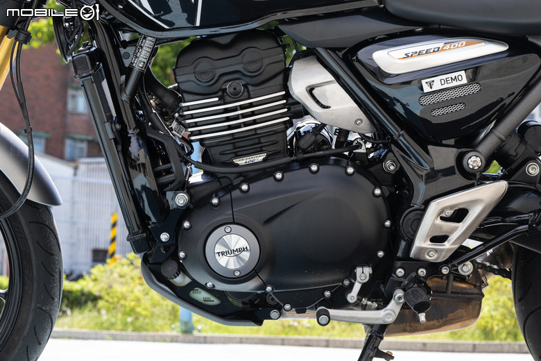 Triumph Speed400 試駕報告 | 動力飽滿、輕巧無壓力的日常坐騎！