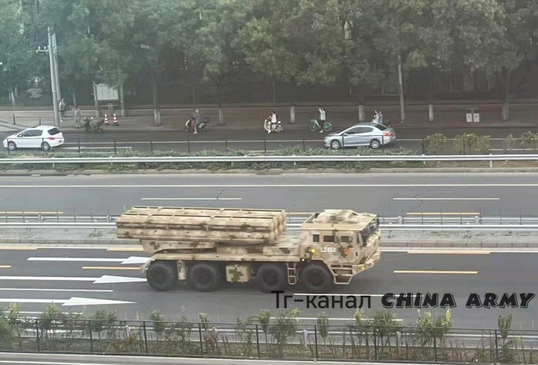 中国的阅兵彩排，全是新武器，所有人都成了军盲