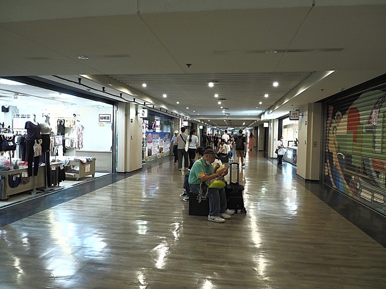 心中山線形公園、誠品書店 R79、玫瑰古蹟—蔡瑞月舞蹈研究社、光點台北(台北之家)、中山藏藝所,附掛OKAY韓國烤肉 — 臺北市區小旅行之選物小攤、咖啡香與日系文青風生活圈