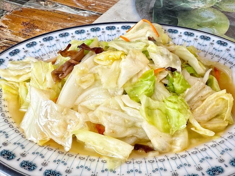 竹筍滷肉飯、竹筍肉燥飯好吃,竹筍脆又甜,還有許多竹筍料理可選擇
