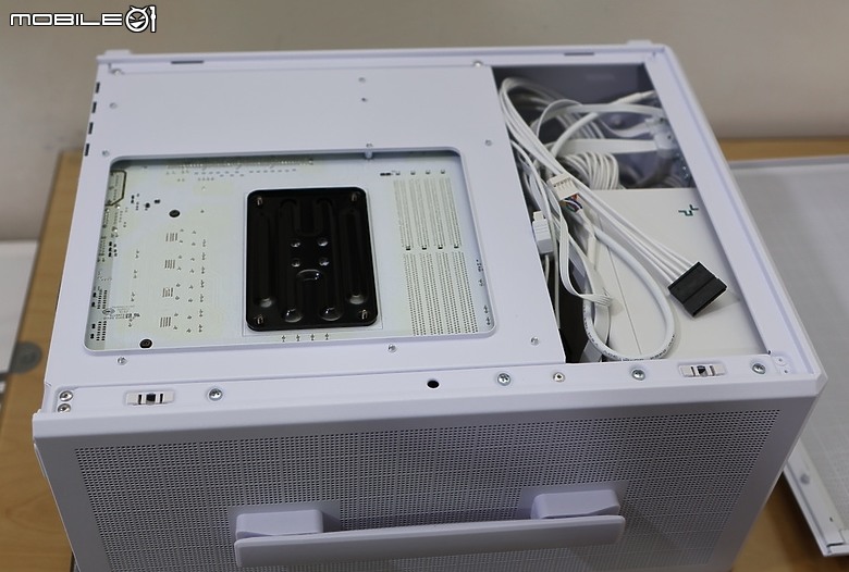 點我看大圖 視博通 SA185 簡約網狀 M-ATX 千元 Type C 機殼