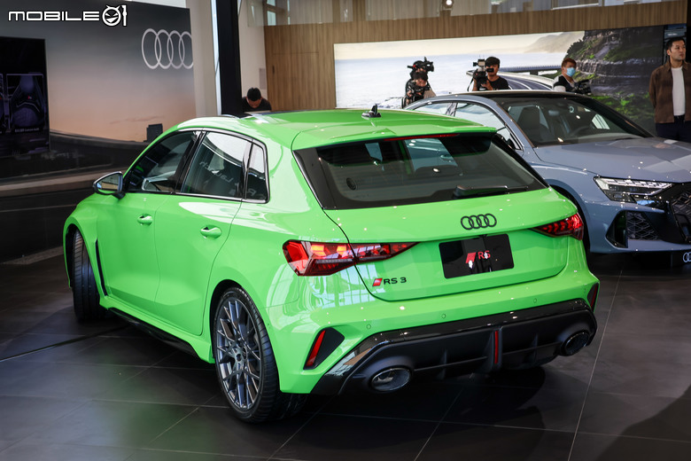Audi RS 3 雙車型同步發表｜五缸渦輪帶來400匹強大性能、售價350.3萬元起！