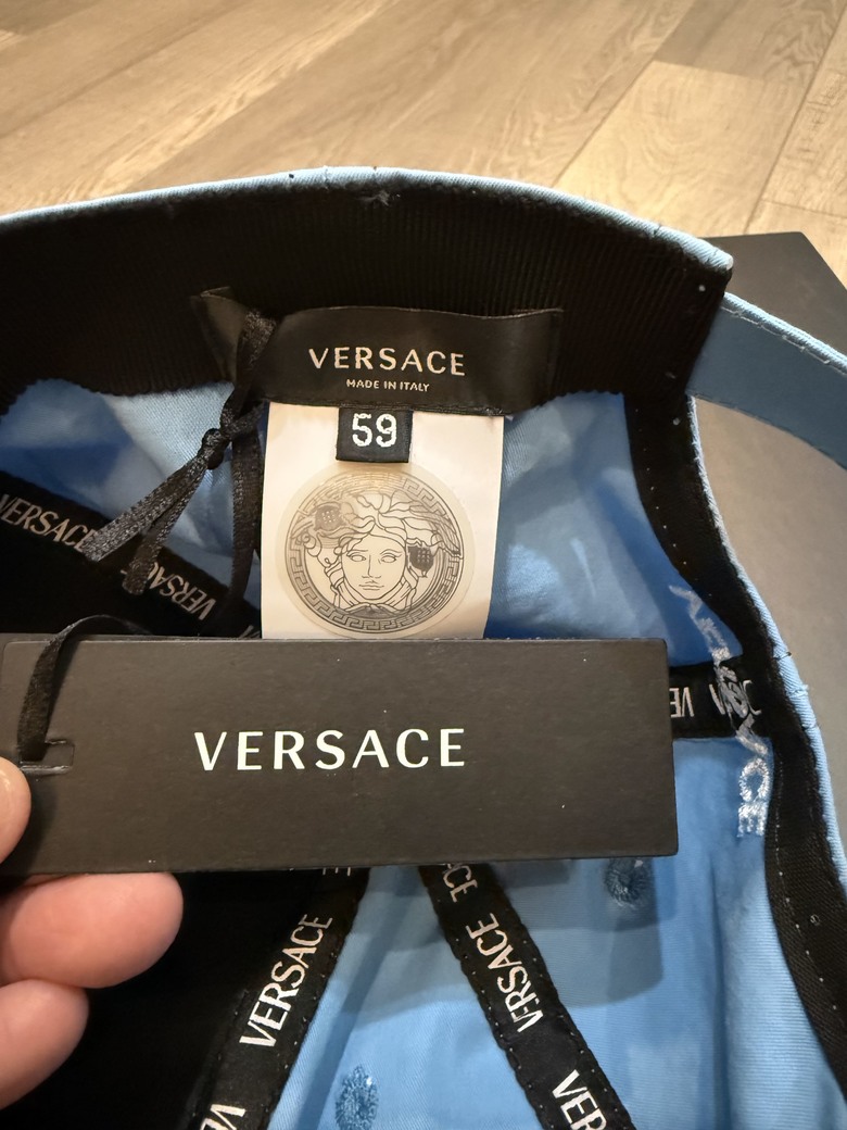 「開箱」Thom Browne 踝靴 & 四條槓毛衣 & VERSACE 帽子
