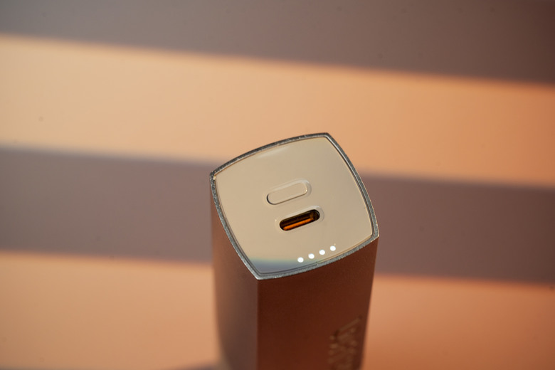 【開箱測試】LOFFEE 釉光多功能行動電源 5000mah 外觀精緻 效能其次