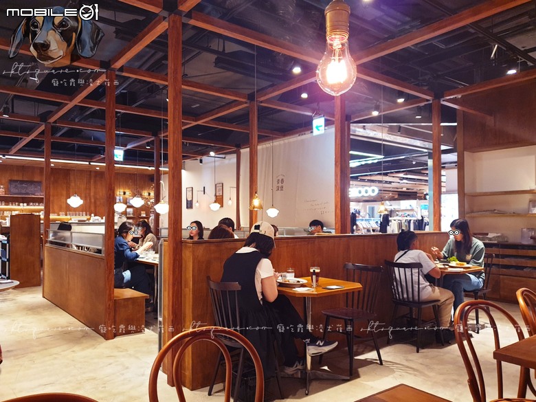 點我看大圖 「青春漢堡 Aoharu Burger」昭和靈魂日式洋食,新店裕隆城裡的復古時光食堂|癡吃霞與凌犬崔西