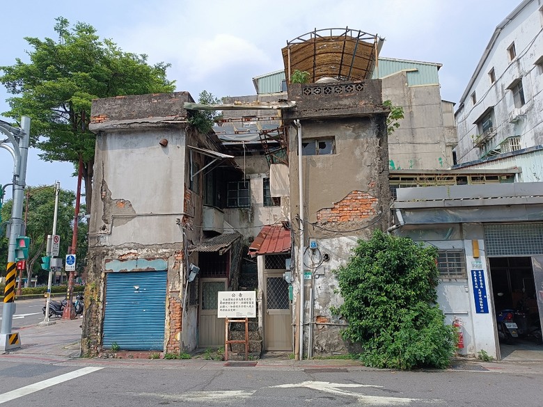臺北製糖所文化園區、萬華林宅｜星巴克 艋舺門市、仁濟療養院、萬華故事館、青年公園游泳池、金義合行、艋舺集義宮、艋舺洪氏祖厝、萬華國中活動中心、雙園國小健康樓、五〇年代首批整建住宅 — 臺北市區小旅行之南艋舺半日散策