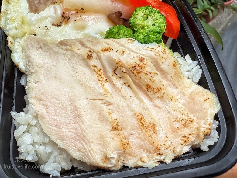 創意燴飯餐盒,舒肥肉品+獨家七種自製醬料,健康美味外帶外送新選擇!