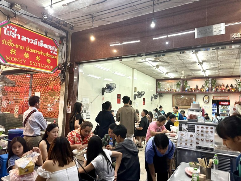 🇹🇭唐人街必吃排隊名店！這碗燒肉飯讓我念念不忘～🍖