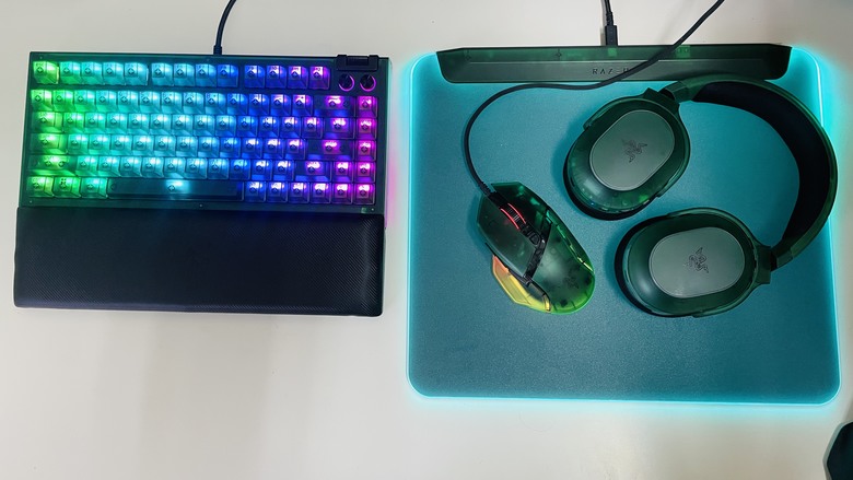 【阿洪開箱中】雷蛇 Razer Phantom 幻影綠系列整組開箱實測心得|RGB 美學全面解放,透明設計再掀桌面革命!