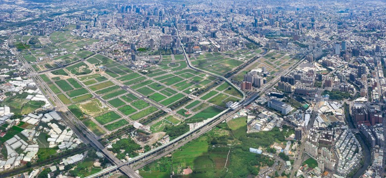 「台中市水湳機場原址區段徵收區」配餘地、「台中市第13期大慶市地重劃區」及「台中市第14期美和庄市地重劃區」抵費地公開標售,中市地政局歡迎踴躍投標