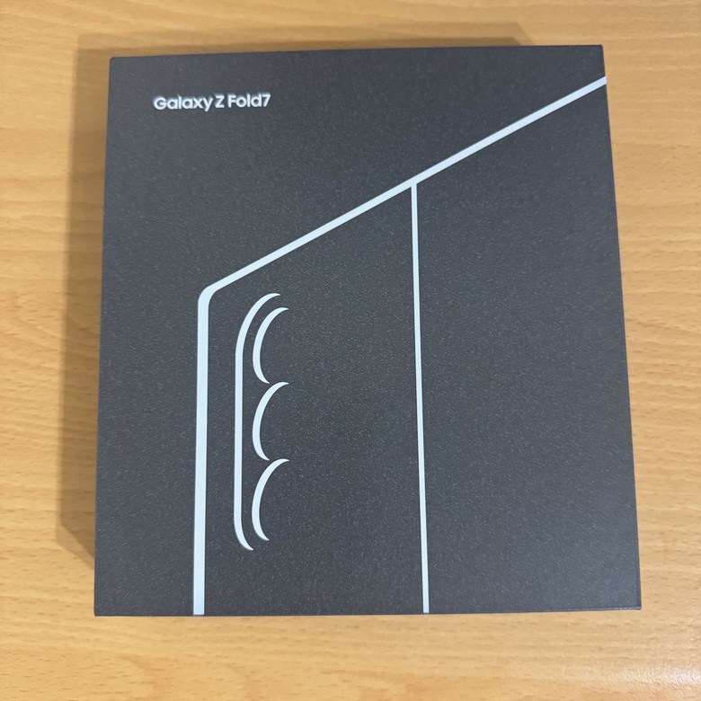 📦【開箱】SAMSUNG Galaxy Z Fold 7｜山嵐綠｜摺疊未來，掌中展開！