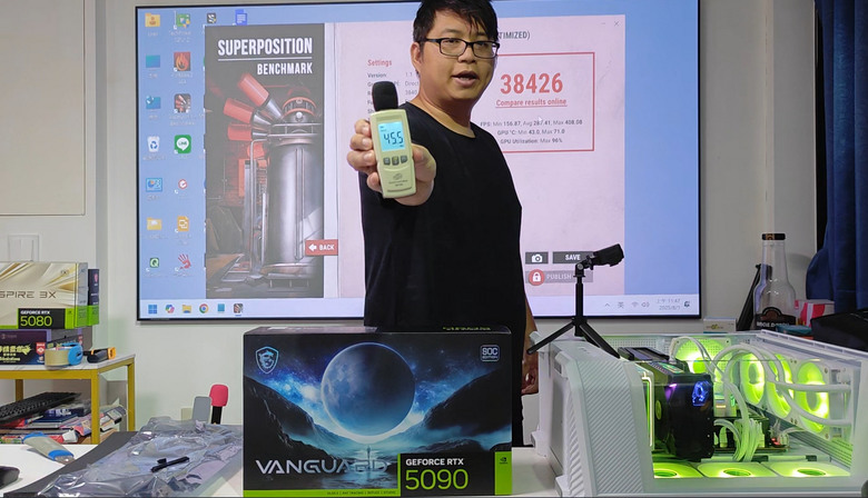 每次英亞啟動就少一位肥羊被宰！7萬2甜甜價 微星龍神 MSI 5090 VANGUARD SOC開箱，靜音風扇與極致效能。