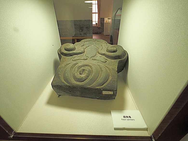 心中山線形公園、誠品書店 R79、玫瑰古蹟—蔡瑞月舞蹈研究社、光點台北(台北之家)、中山藏藝所，附掛OKAY韓國烤肉 — 臺北市區小旅行之選物小攤、咖啡香與日系文青風生活圈