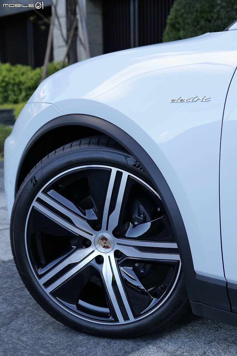 點我看大圖 【開箱】Porsche Macan 4|從訂車到交車流程、選配與隔熱紙分享