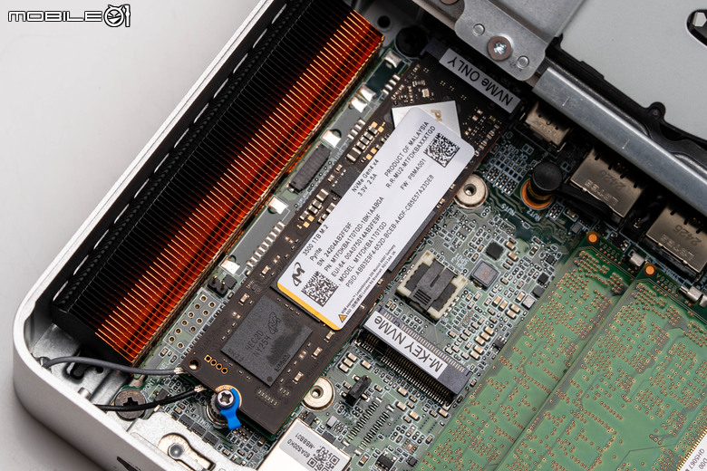 ASUS NUC 15 Pro Plus 開箱實測 在小巧體積內具備記憶體／SSD 擴充能量