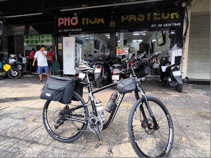 點我看大圖 一路到處晃---越南單車日誌 (渡輪過河、再渡海到「頭頓市」)