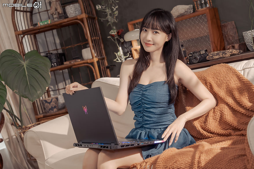 點我看大圖 Acer Predator Helios 18 AI 測試報告|旗艦掠奪者滿血回歸