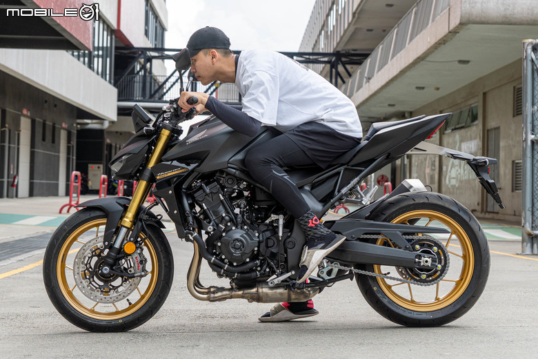 Honda CB1000 Hornet SP賽道試駕｜黑金配色低調奢華，Öhlins懸吊加持
