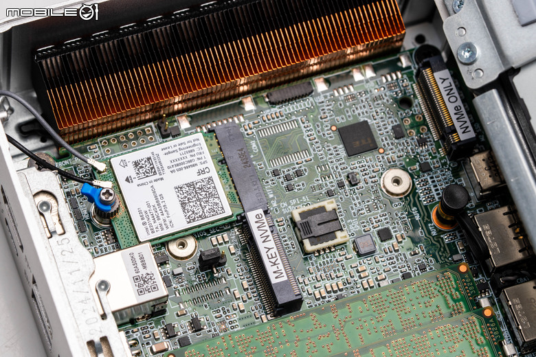 ASUS NUC 15 Pro Plus 開箱實測 在小巧體積內具備記憶體／SSD 擴充能量
