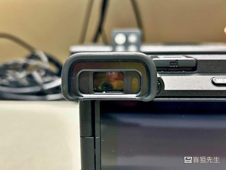 【盲狙先生傳100】SONY a6700M 被小惡魔推坑篇 | SEL18135 KIT鏡+SEL16F2.8,街拍、旅遊一次到位的入門機首選