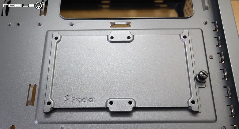 點我看大圖 North 的簡約平價版 Fractal Design Epoch 開箱