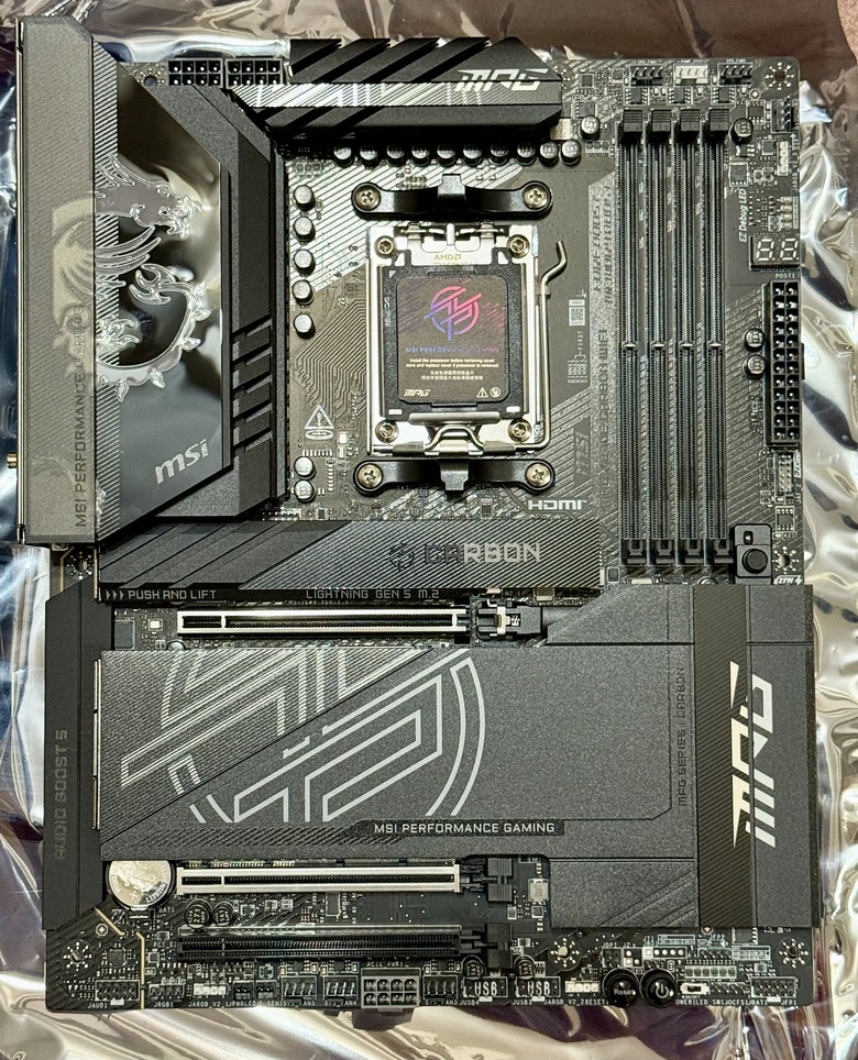 超值AMD 9950X配MSI X870E CARBON +PA602木質金屬版 機殼