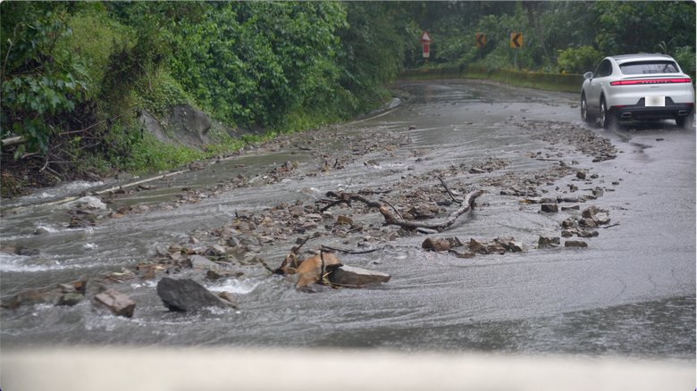 第一次露到心累｜閃落石、涉水，在大雨濃霧、雷電交加中露營｜海拔1100公尺高山｜#沐玥星空露營區