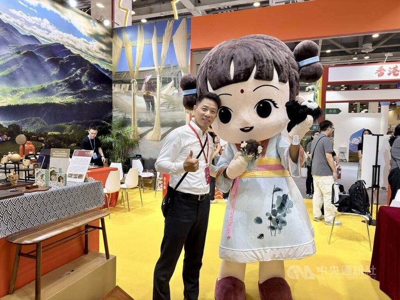 江蘇文旅博覽會,台灣館體驗擲筊與品茶