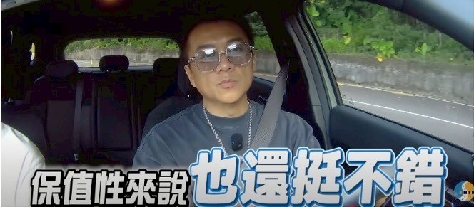 原來小施現在不當反韓大將軍了嗎？竟然介紹Kia Sportage 有70%在稱讚
