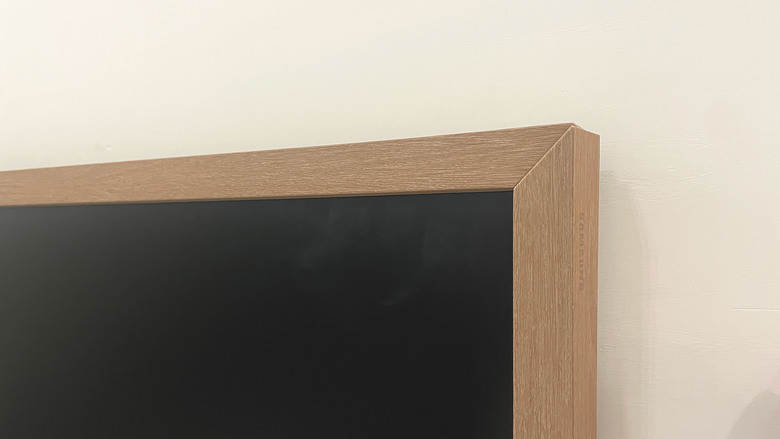 【阿洪開箱中】三星 Samsung The Frame Pro｜顏值與實力兼具的全方位進化，從藝術擺設躍升影音旗艦款