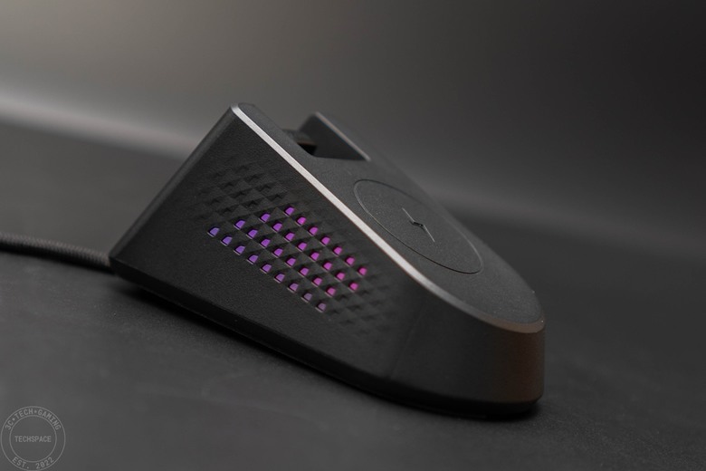MSI VERSA PRO WIRELESS 無線電競滑鼠開箱評測 | 搭載 PixArt PAW-3395 光學感測器、三模輸出、具備 MOUSE DOCK PRO 磁性充電座