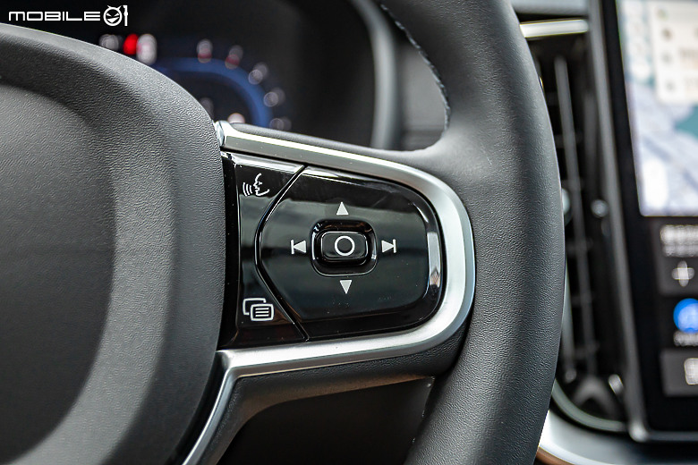 Volvo 小改款 XC90 B5 Plus 試駕｜披上時尚外衣、融入科技元素，利劍重磨再戰一回！