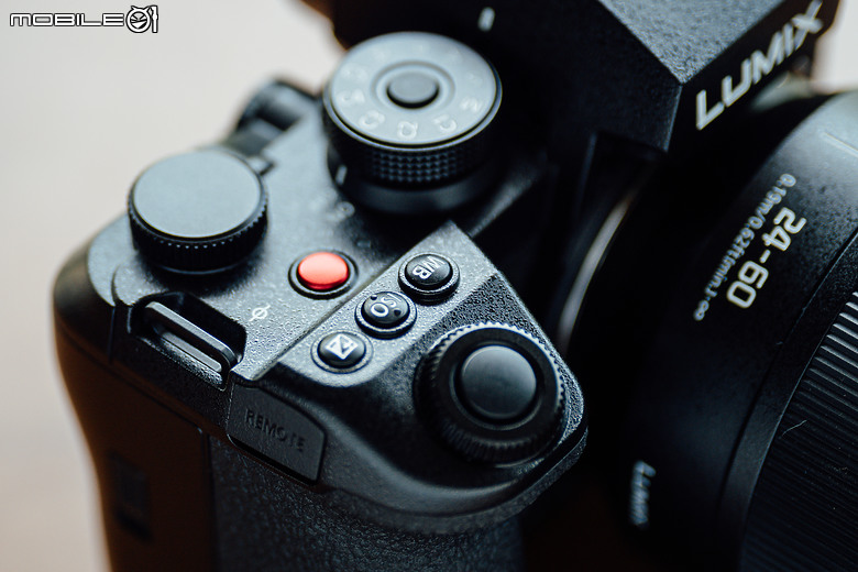 Panasonic Lumix S1M2 / S1M2E 評測報告｜影像核心大躍進、挑戰 70fps 連拍極限！