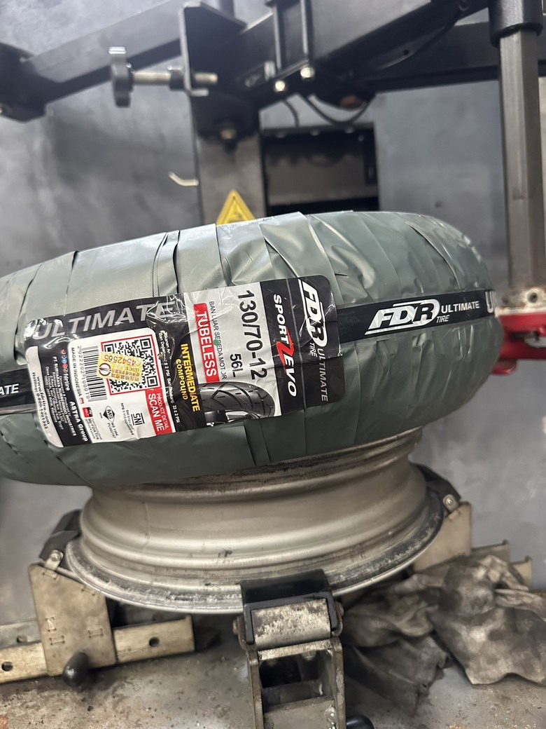 【冷門胎測試實測心得】 FDR EVO SPORT系列半熱熔性能街胎開箱評測 熱血通勤兩全其美？ 對比TT93誰更勝一籌？