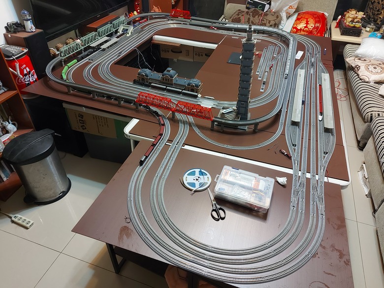 自製台北101模型 + n規火車軌道鋪設