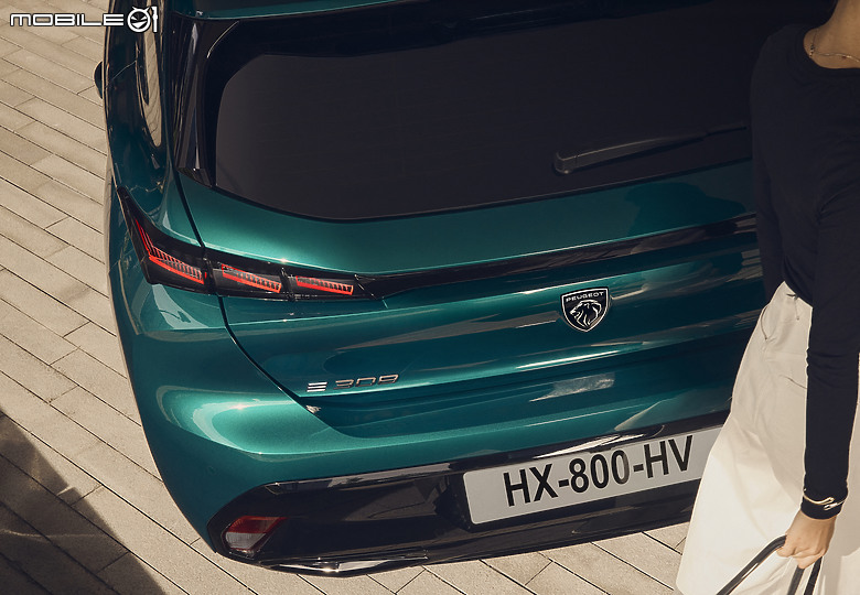 【海外新訊】Peugeot發表308、308 SW小改款,導入發光廠徽與分離式頭燈組、配備/動力同步升級!