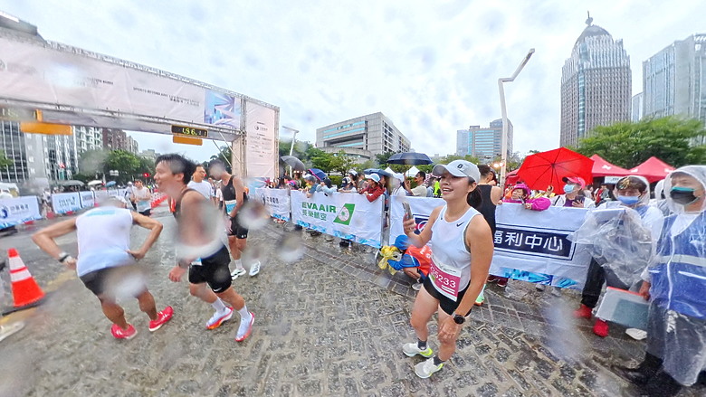 點我看大圖 (映像運動-EP.2世壯運21k路跑篇) 享受一場業餘運動愛好者最接近亞奧運世界規格的半馬,開心破2吧!feat. Garmin Descent MK3i