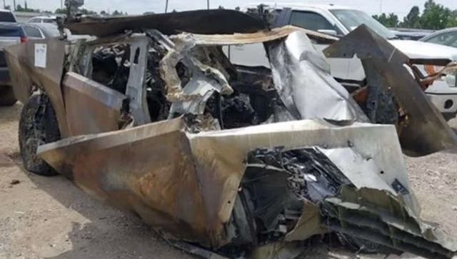 Cybertruck斷電逃不了！車主2760°C活活燒死「連骨頭都崩解」