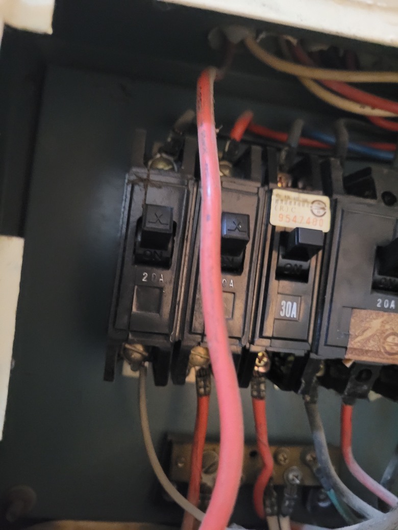幫我看我家電箱電線配置